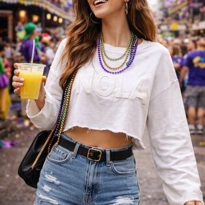 NOLA White Cropped Sweatshirt L/XL Mardi Gras Fat Tuesday Souvenir Top Vacation